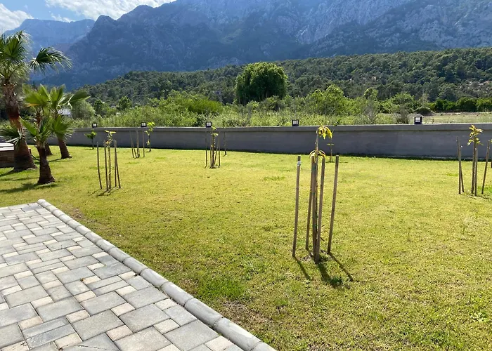 Palmiye Home Havuzlu Apart Dag Manzarali Goeynuek Kemer